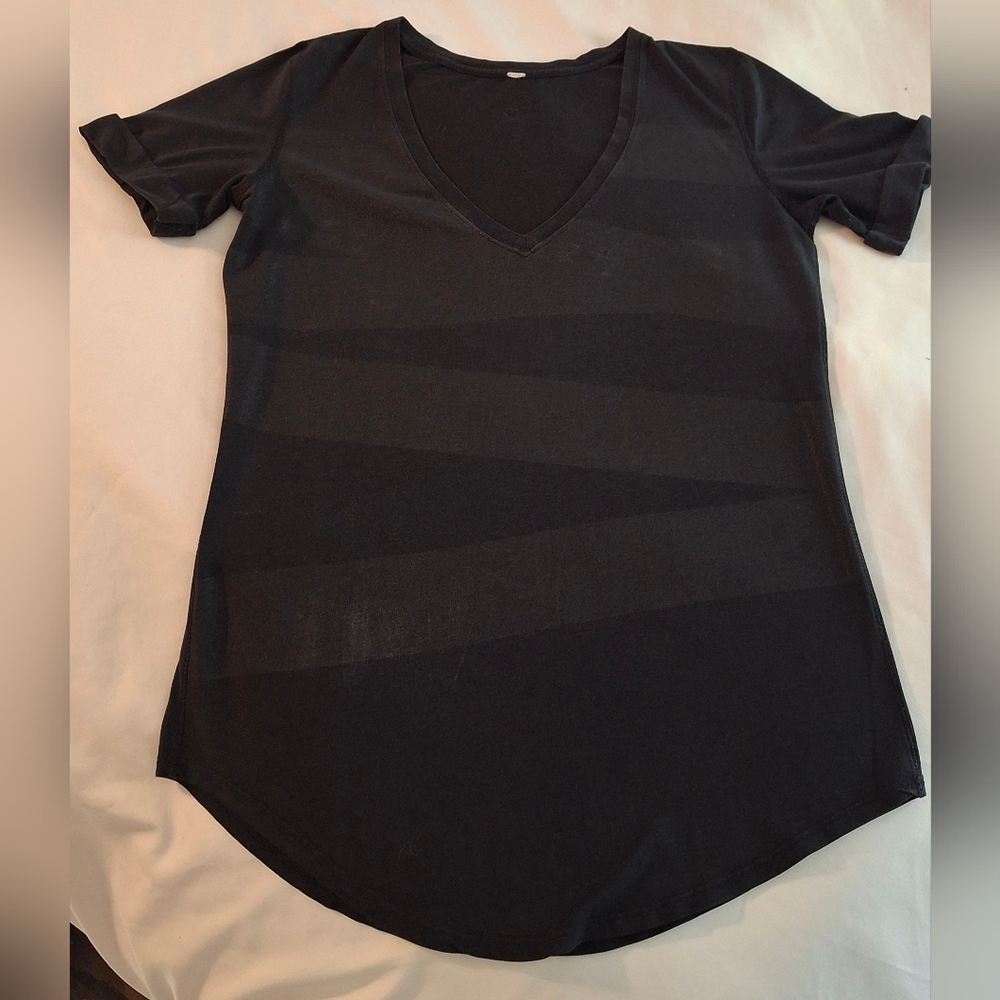 Lululemon Love Tee II. Color Black, Shimmer Stripe. Size 8